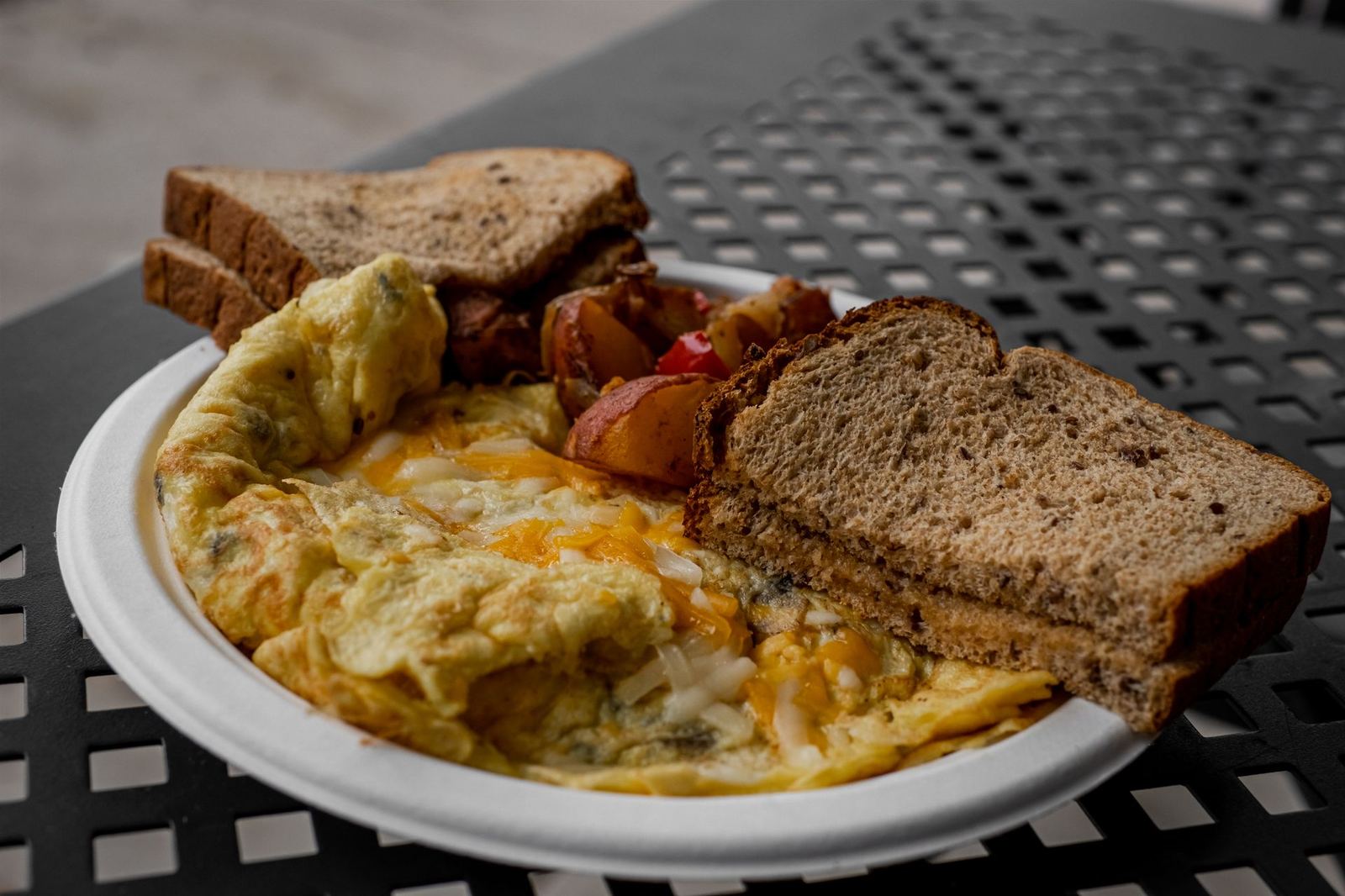 Mantarlı Omlet ve Tam Buğday Tost